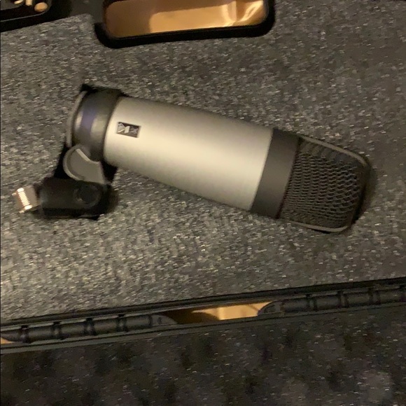 Microphone - Picture 3 of 6